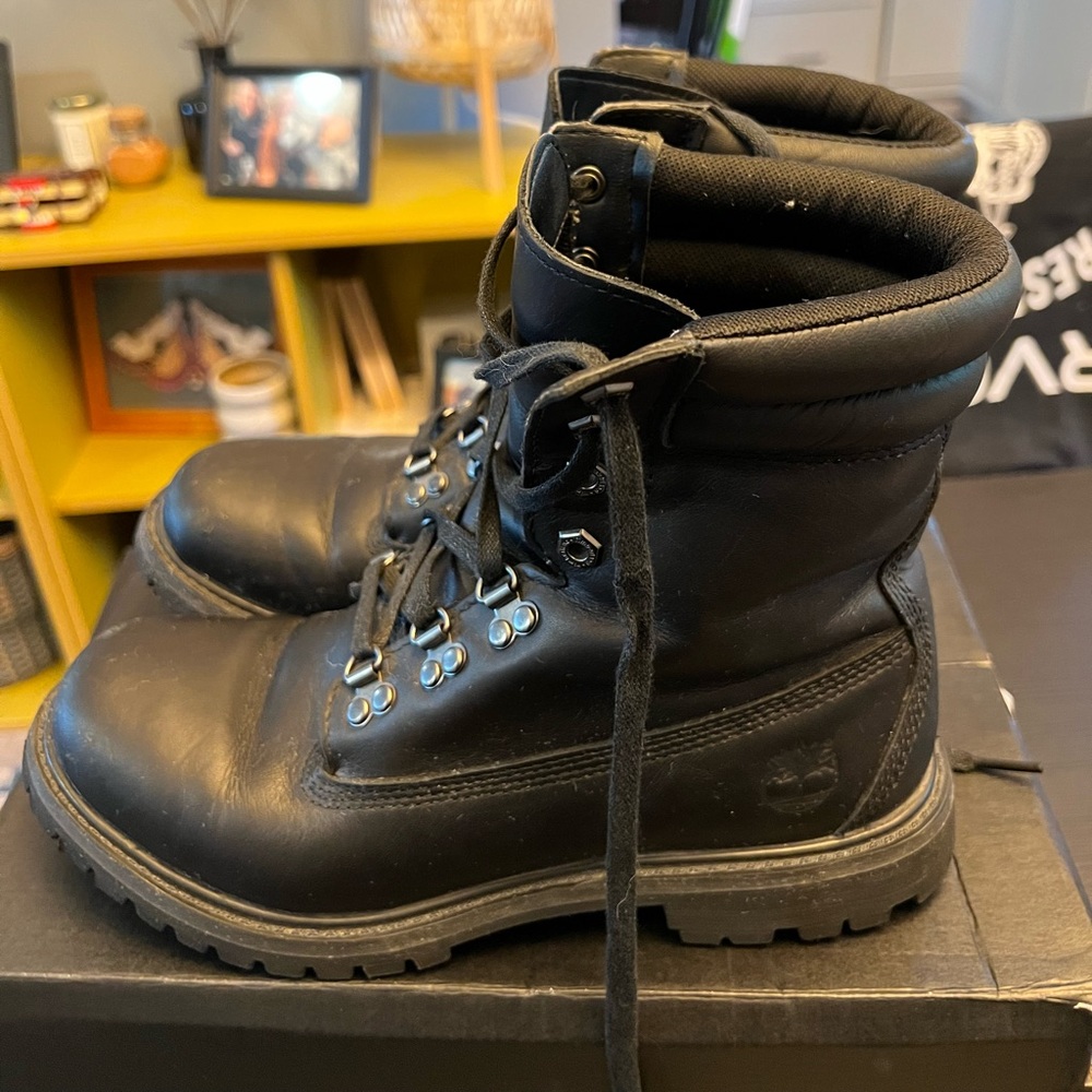 Timberland size 9 women boots!